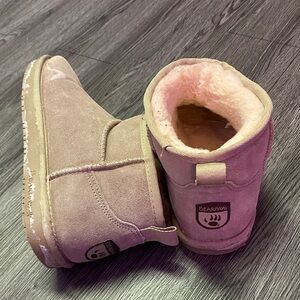 BearPaw Light Brown Boots (Women’s)